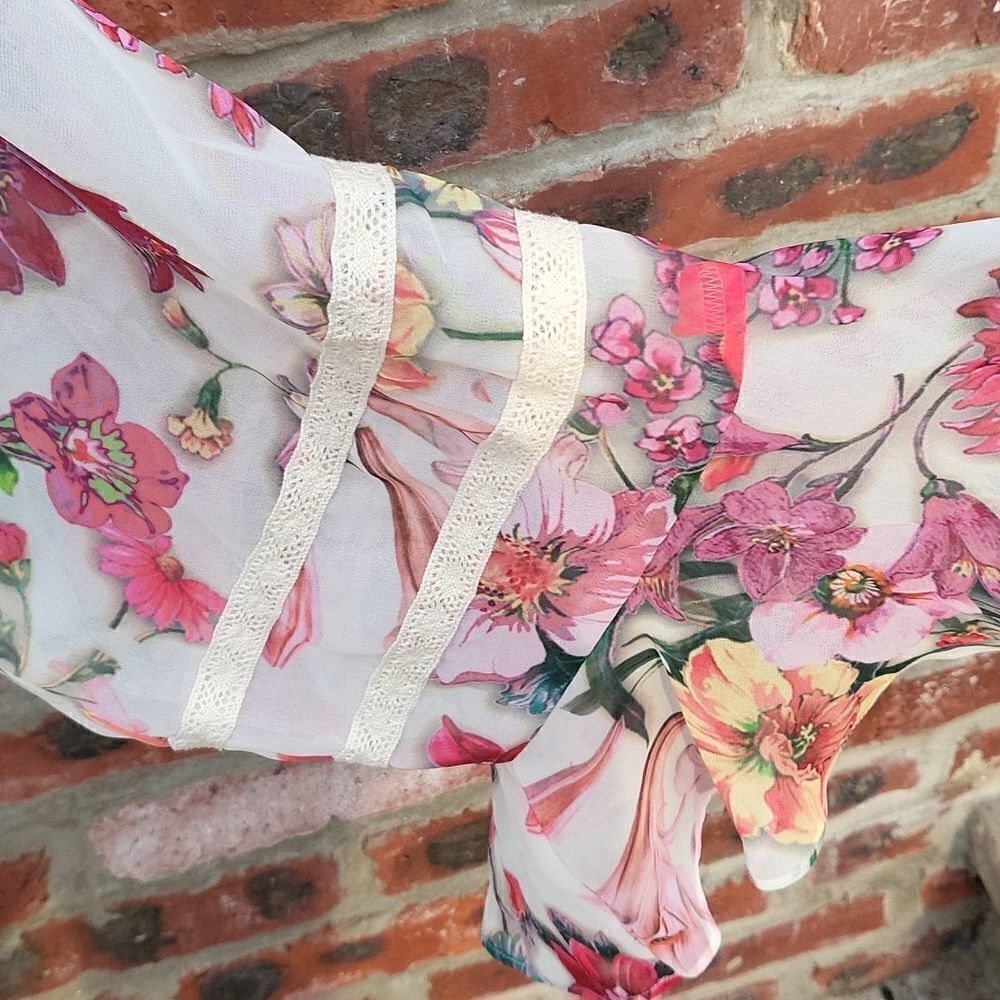Romeoā&Ā JulietāCoutureāKimono - Picture 3 of 6